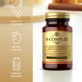 Solgar B-Complex “50” capsules végétales ouvertes montrant leur taille