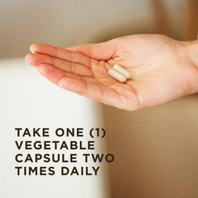 Solgar Ester-C Plus 500 mg capsules végétales sur une surface blanche