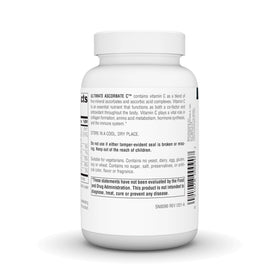 Source Naturals Ascorbate C 4 oz Poudre en utilisation dans un verre d'eau