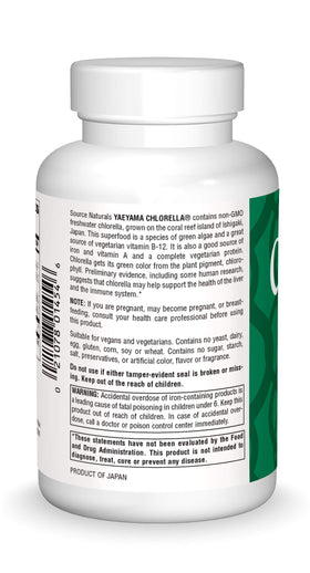 Source Naturals Chlorella 200 mg comprimés dans la main