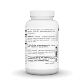 Source Naturals TMG 750 mg comprimés végétariens à côté d'un verre d'eau