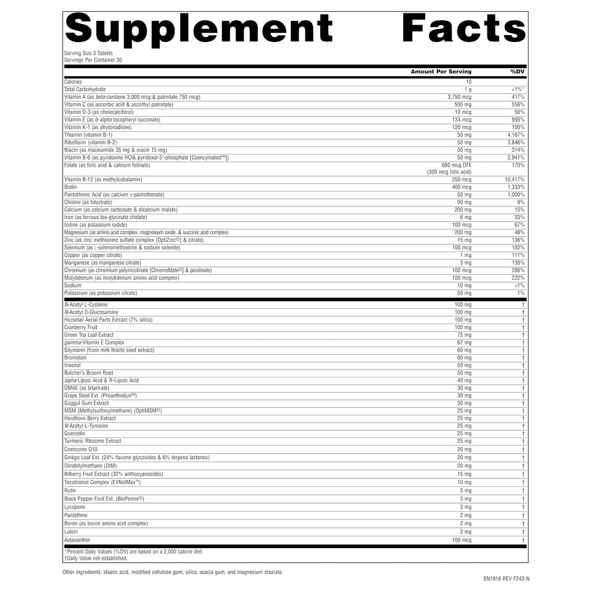 Source Naturals Women's Life Force Multiple 90 comprimés en situation de prise avec un verre d'eau