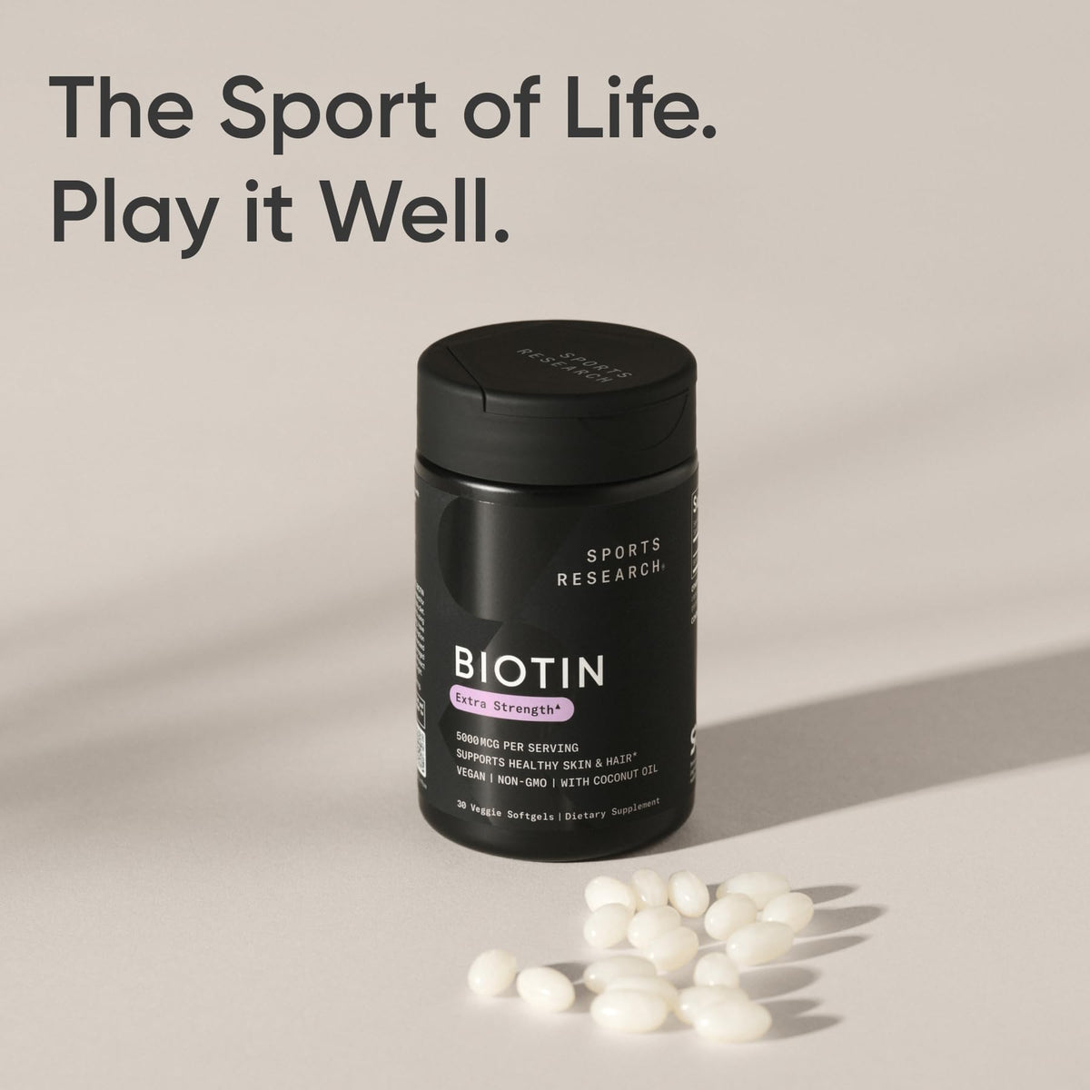 Sports Research Biotine 5 000 mcg gélules végétales sur surface en bois