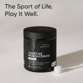 Sports Research Creatine Monohydrate 540g en utilisation avec un shaker