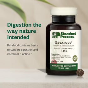 Standard Process Betafood comprimés dans une main