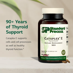 Standard Process Cataplex E comprimés sur une table