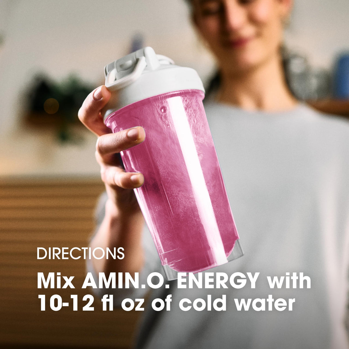 Stick pack Amino Energy au goût fraise ouvert sur une table