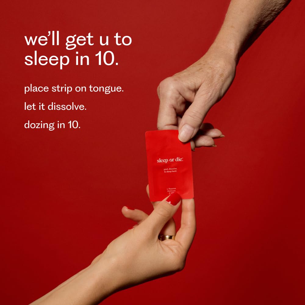 Strips de Sommeil Sleep or Die à côté d'un verre d'eau