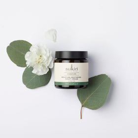 Sukin Crème de Nuit Hydratante 4,06 Fl. Oz. en situation