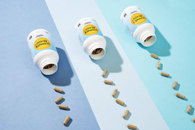 Summer Ready Capsules sur une surface en marbre