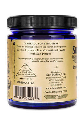 Sun Potion Poudre de Feuille de Moringa Bio 90g - vue de près de la poudre