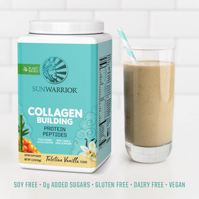 Sunwarrior Collagen Peptides poudre mélange dans un smoothie