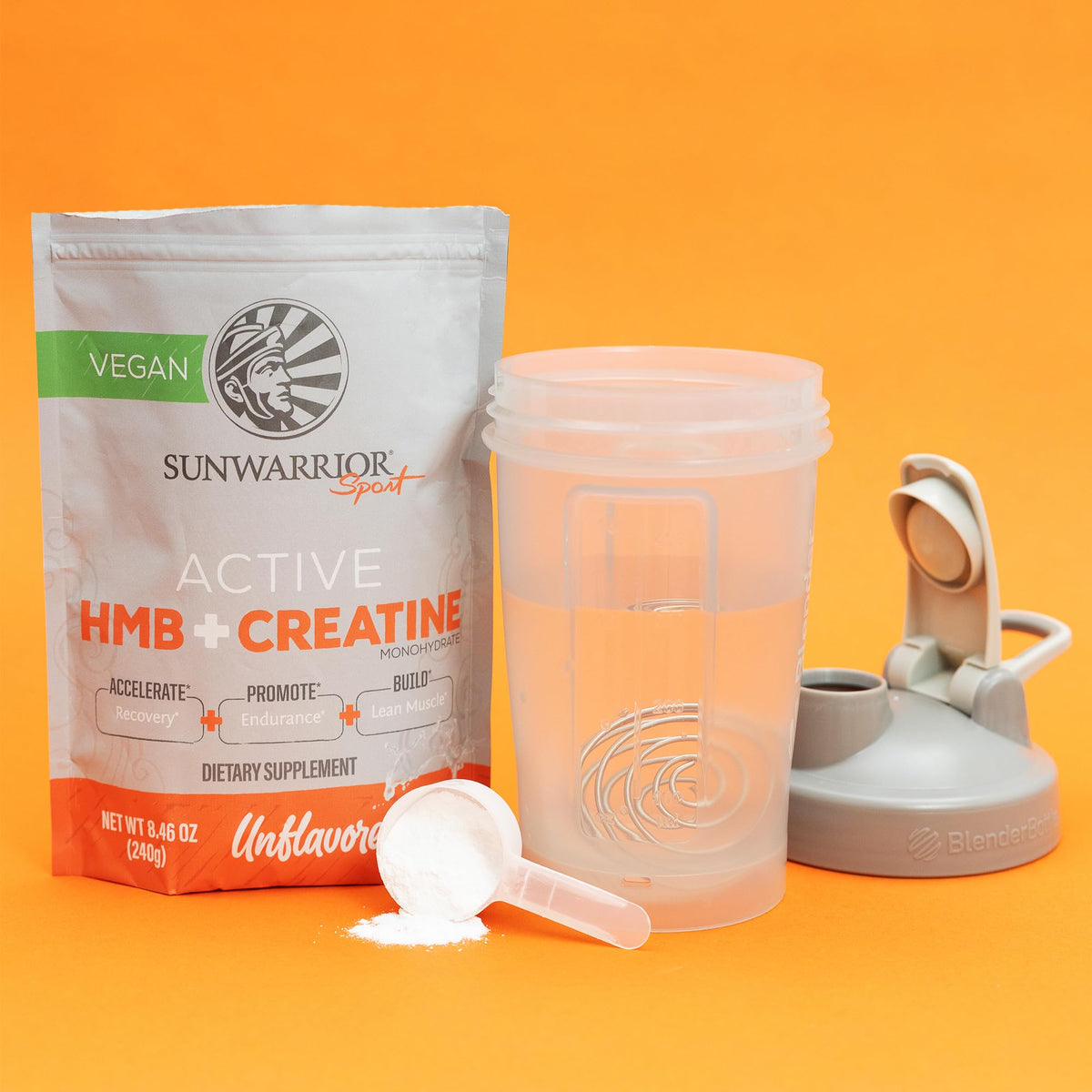 Sunwarrior créatine HMB monohydrate poudre non aromatisée 240g sur une table