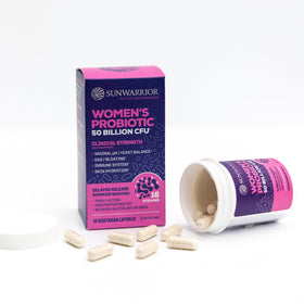 Sunwarrior Probiotique 50 Milliards CFU capsules avec verre d'eau