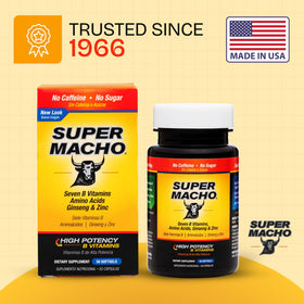Super Macho bouteille avec des capsules à côté sur une table