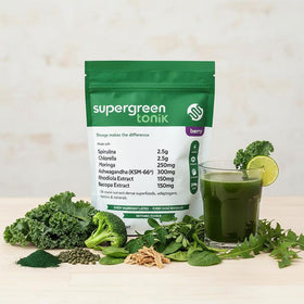 SUPERGREEN TONIK Poudre de Superfoods 360g - mélange dans un verre