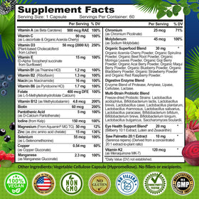 SUPPLEMENTS STUDIO Multivitamine Vegan Methylé 50+ capsules à côté d'un verre d'eau