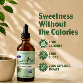 SweetLeaf Stevia Drops versé dans un verre d'eau
