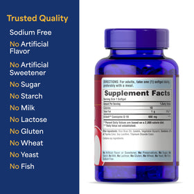 Tablette de Coenzyme Q10 Puritan's Pride aux côtés d'un verre d'eau