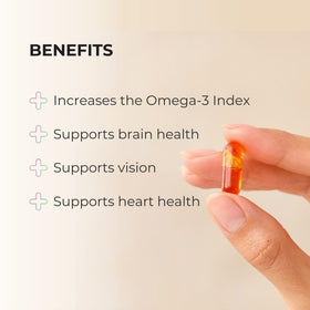 Tablette de Juice Plus+ Omega Blend sur une surface en bois