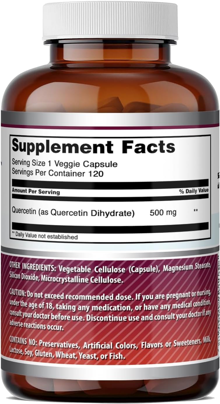 Tablette de quercétine 500 mg dans une main