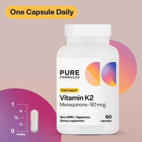 Tablette de Vitamine K2 MK7 PureFormulas sur une surface blanche