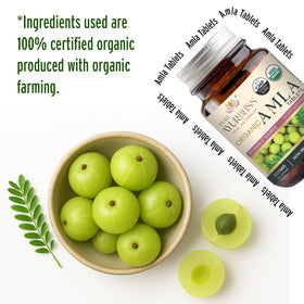 Tablettes Amla bio sur une table en bois