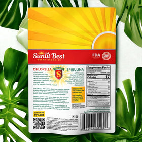 Tablettes Chlorella Spirulina Sunlit dans une main