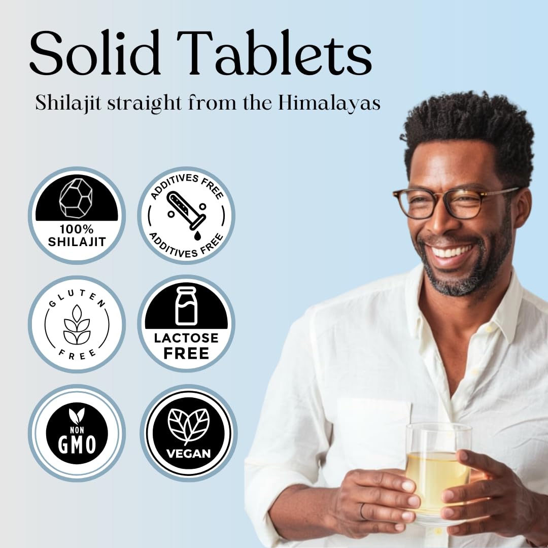 Tablettes de shilajit dans une main pour démonstration