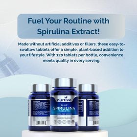 Tablettes de spiruline bleue avec un verre d'eau