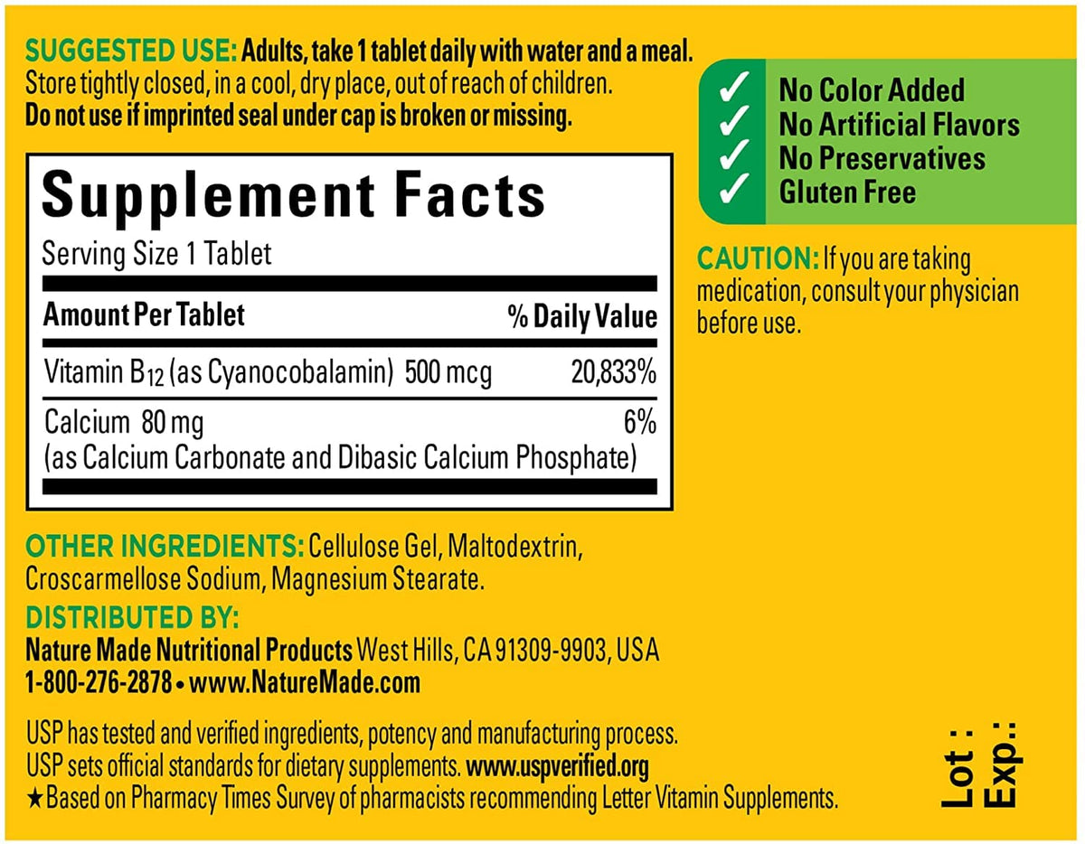 Tablettes de vitamine B12 Nature Made avec un verre d'eau