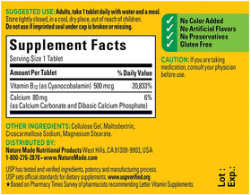 Tablettes de vitamine B12 Nature Made avec un verre d'eau