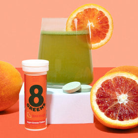 Tablettes effervescentes 8G Supergreens sur une table