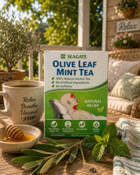 Tasse de Thé aux Feuilles d'Olivier Menthe avec des feuilles fraîches