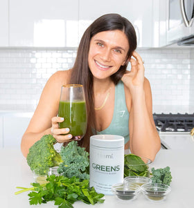 Teami Poudre de Super Greens Bio 390g sur une table