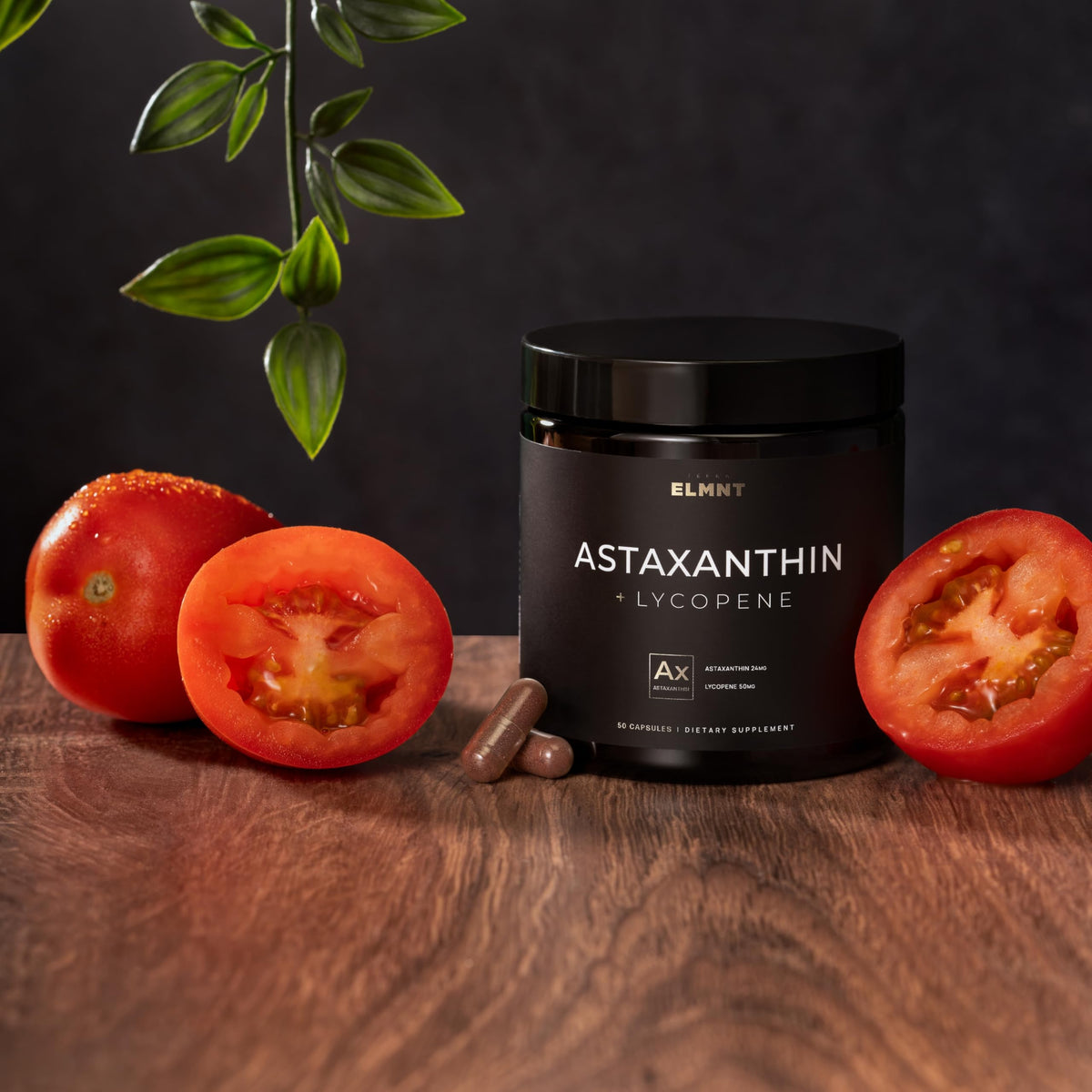 TERRA ELMNT Astaxanthine sur une table avec des tomates