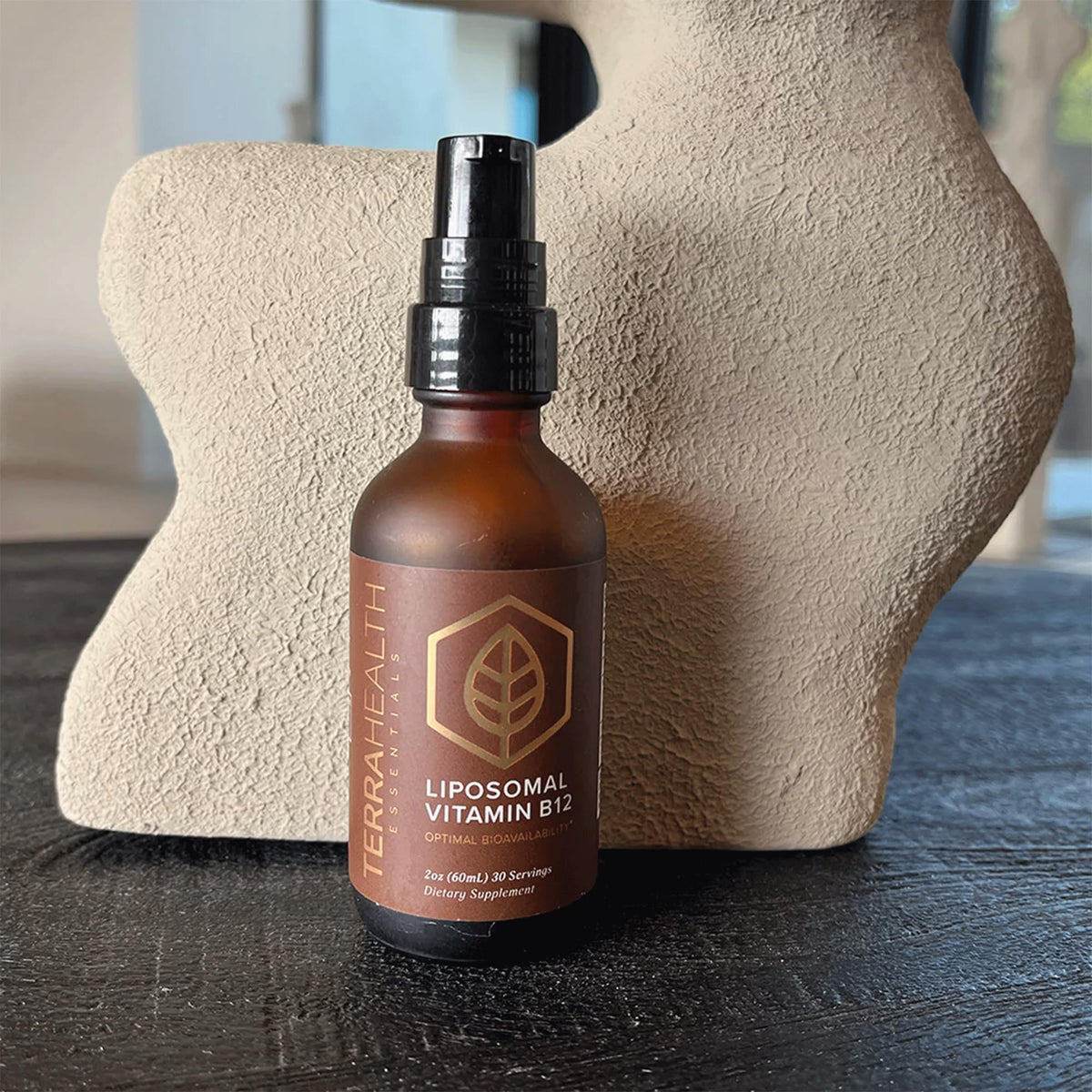 Terra Health Essentials vitamine B12 sur une table en bois