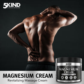 Texture de la crème de magnésium 5kind application sur la main