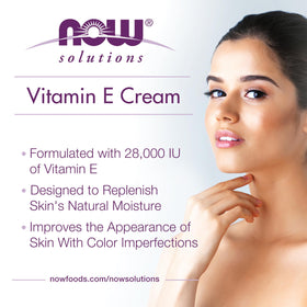 Texture de la Crème de Vitamine E NOW Foods sur une main