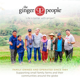 The Ginger People Ginger Soother avec des glaçons et une paille