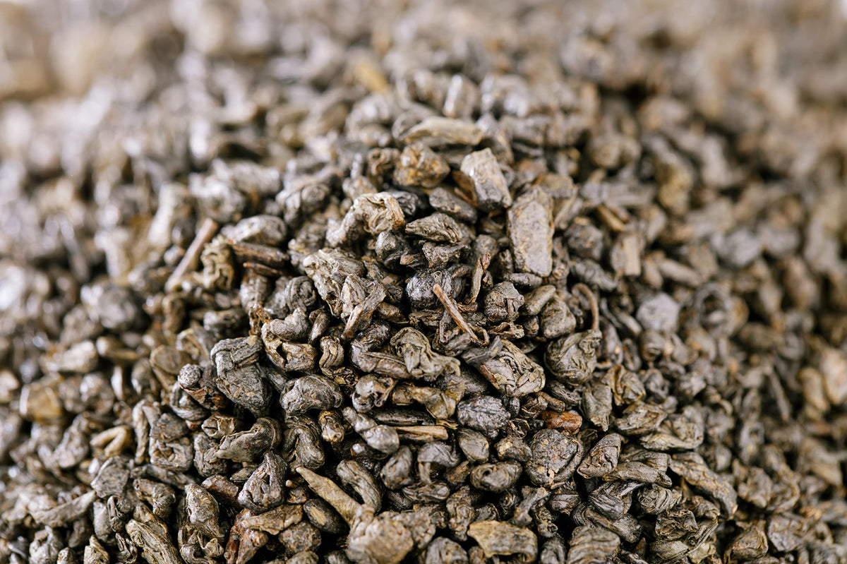 Thé vert gunpowder bio U.S. Wellness Naturals infusion dans une tasse
