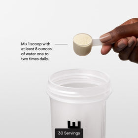 THORNE Amino Complex poudre à côté d'équipements de fitness