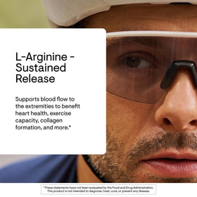 THORNE L-Arginine capsules sur une surface blanche