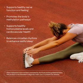 THORNE Vitamine B12 capsules sur une surface blanche