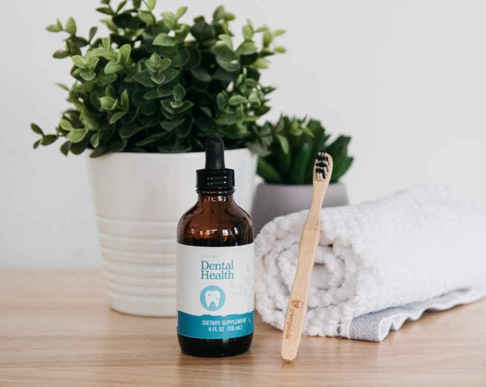 Tincture SPRIGS avec ingrédients naturels en arrière-plan