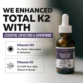Total K2® Triquetra Health avec des ingrédients naturels en arrière-plan