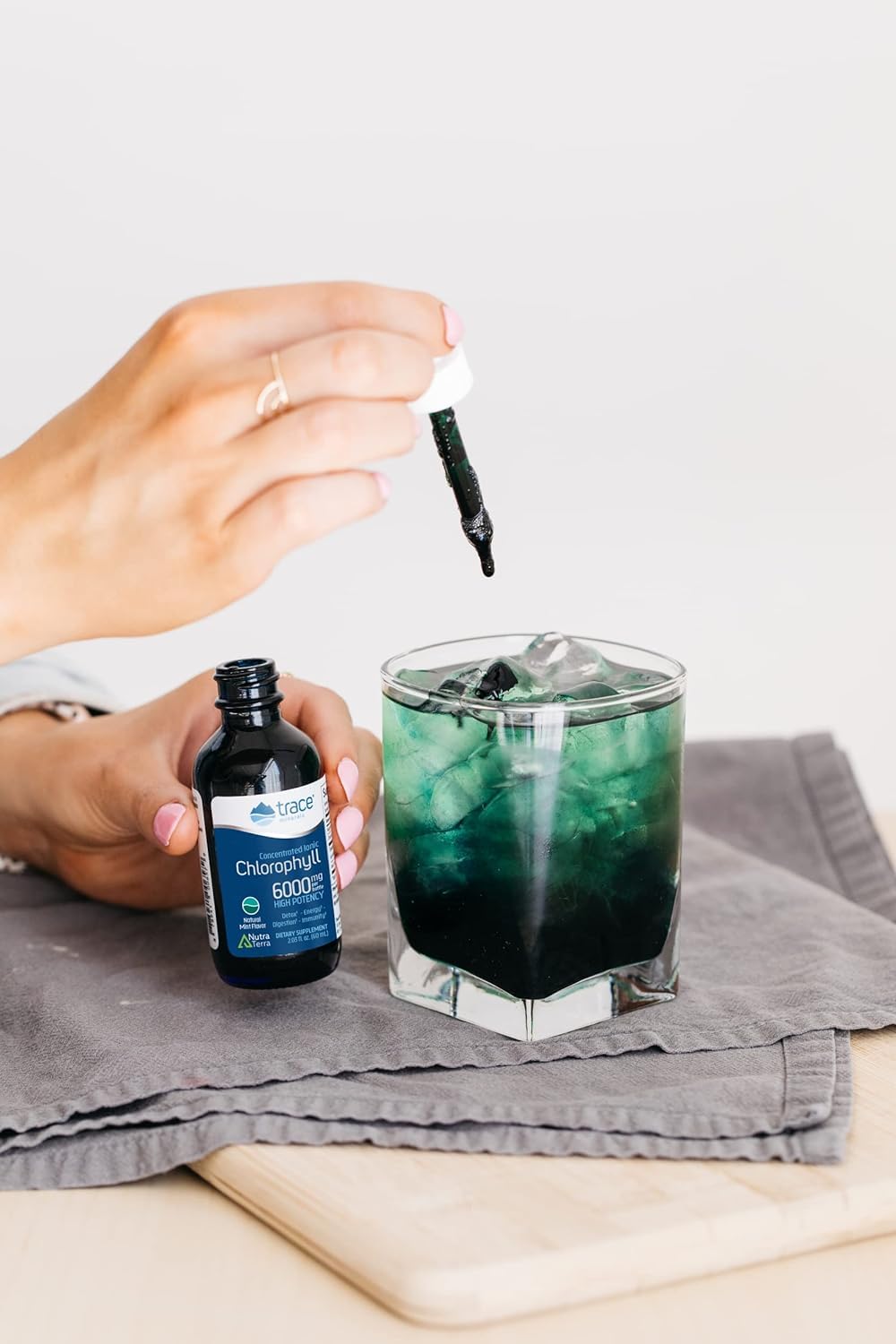 Trace Minerals Complément Alimentaire Chlorophylle 60 ml Menthe Naturelle en situation