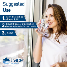 Trace Minerals Optimal-pH gouttes près d'un verre d'eau
