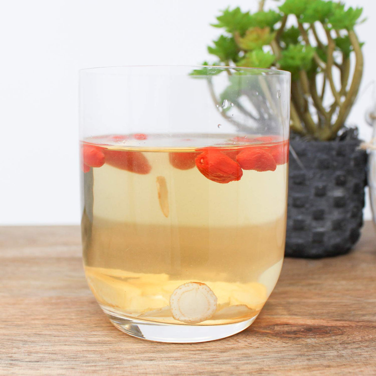 Tranches de ginseng américain DABC OAK LAND sur une table