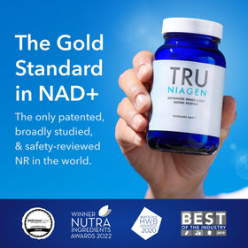 TRU NIAGEN complément NAD+ sur une table avec nature en arrière-plan